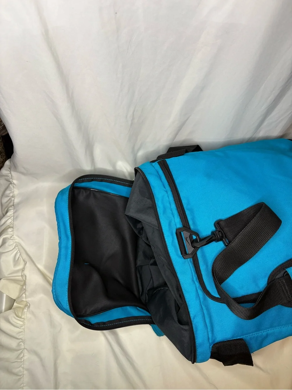 Nike Men’s Blue & Neon Yellow Duffel Bag With Side Pockets and Shoulder Strap
